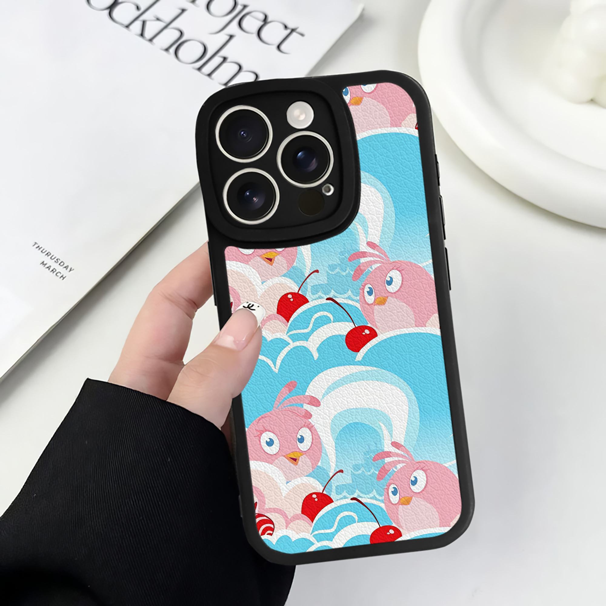 （画像用） Angry Birds アングリーバード 【iPhone 16シリーズ対応】シリコンスマホケース（レザー調） 材質：シリコン